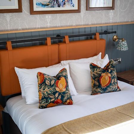 Ely Hotel By Chef & Brewer Collection Камбърли Екстериор снимка