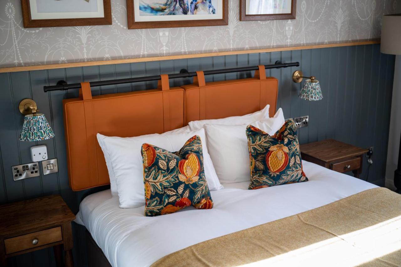 Ely Hotel By Chef & Brewer Collection Камбърли Екстериор снимка
