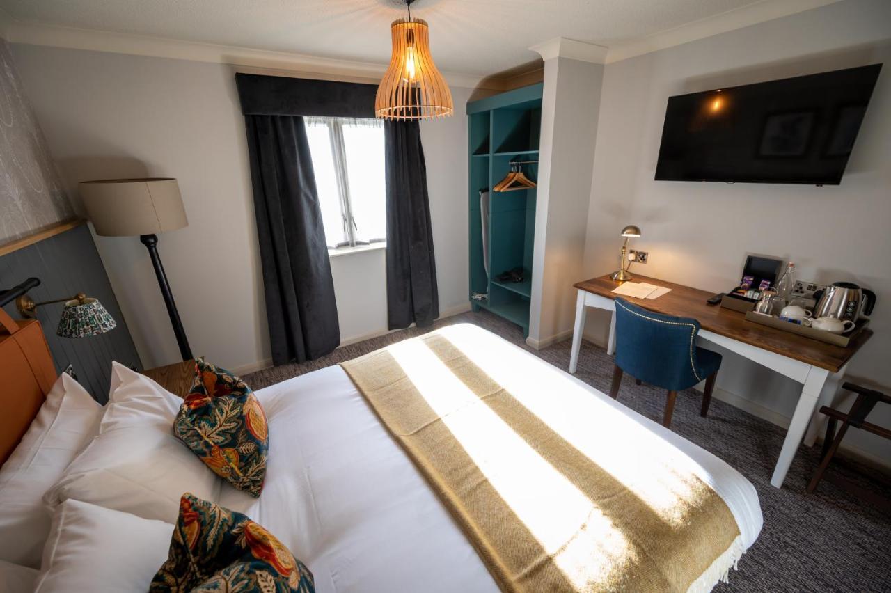 Ely Hotel By Chef & Brewer Collection Камбърли Екстериор снимка